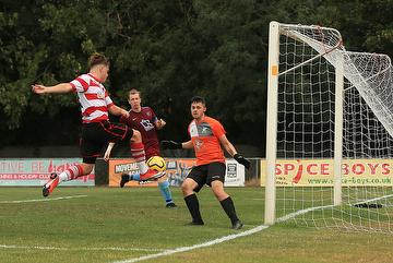 Substitute Lewis Pearch goes close in the second half - Photo: Simon Roe